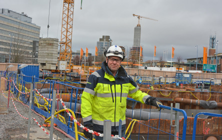Per-Olof Fast, vice produktionschef Skanska Sverige, vid byggarbetsplatsen. Foto: Anna Sjöström
