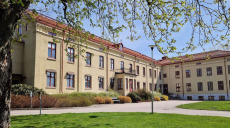 Bygge återupptas efter Sernekekonkursen