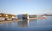 Bygger hotell på kajen