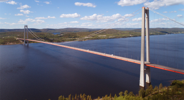 Högakustenbron målas om i sommar