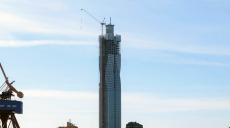 Karlatornet närmar sig toppen