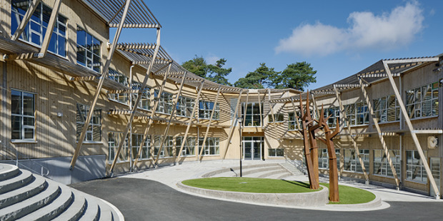 Landamäreskolan i Göteborg är byggd till 80 procent i trä. Solskyddet gör fasaden spännande. Foto: Åke E:son Lindman.